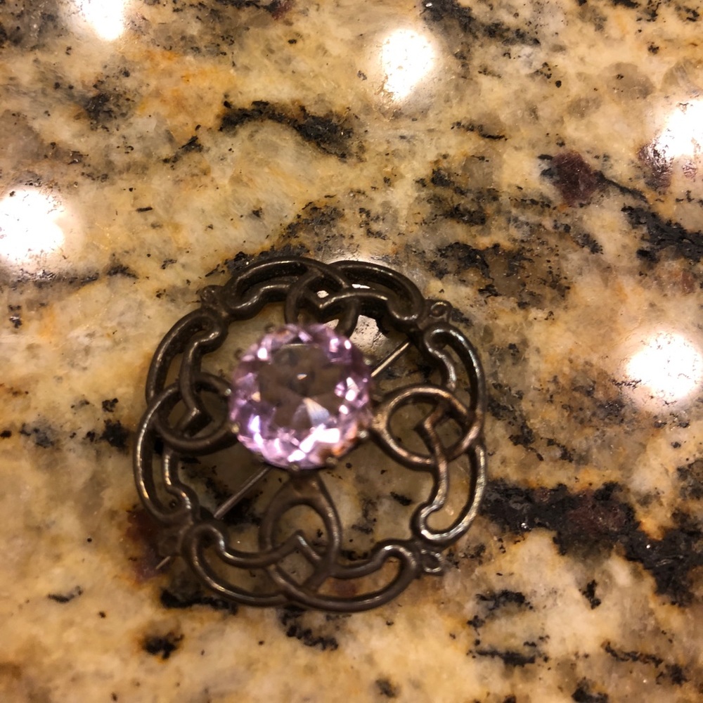 Silver amethyst pin❤️